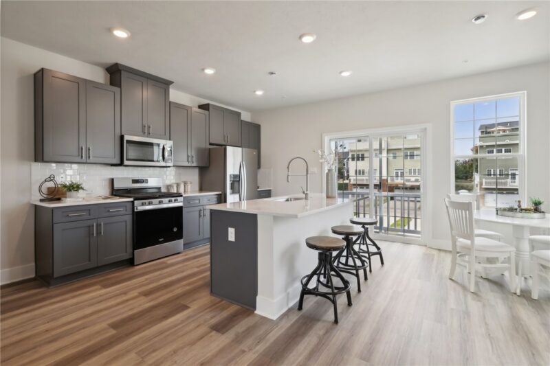 401 N Harmon Court — photo 2