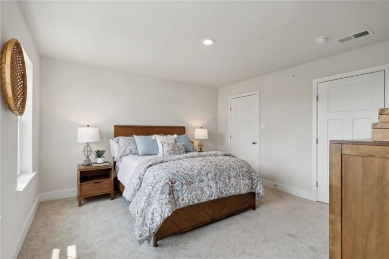 401 N Harmon Court — photo 8