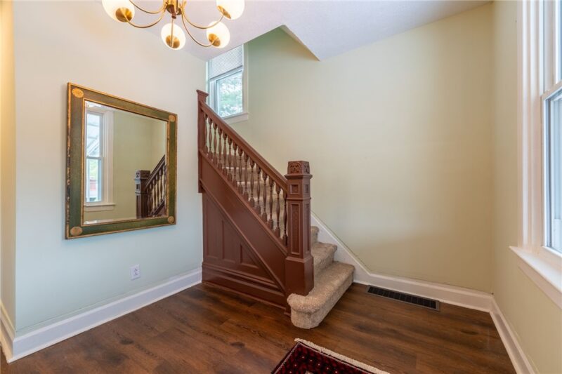 251 Pattison St — photo 2