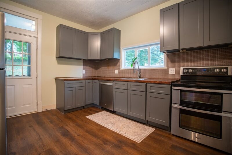 251 Pattison St — photo 5