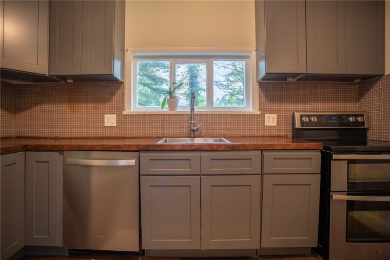 251 Pattison St — photo 6