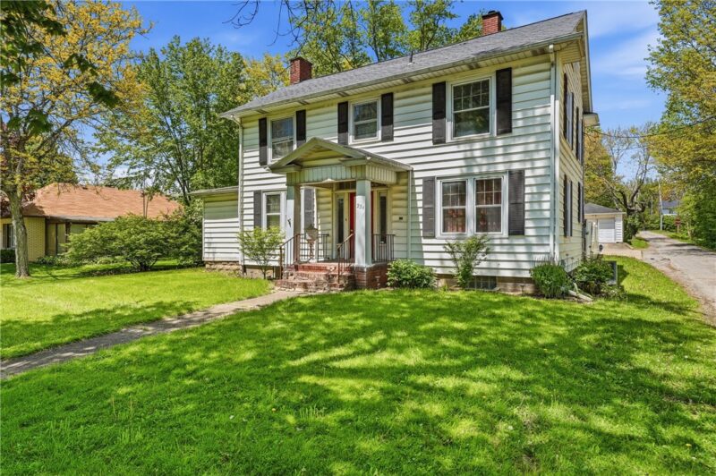 224 W Market St — photo 2