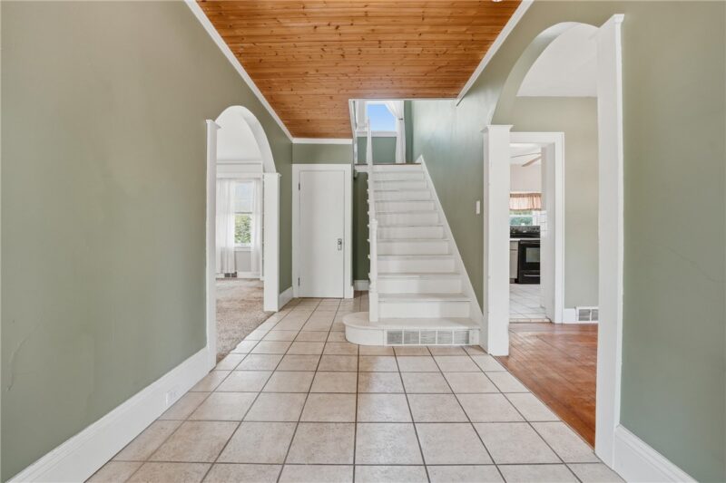 224 W Market St — photo 3
