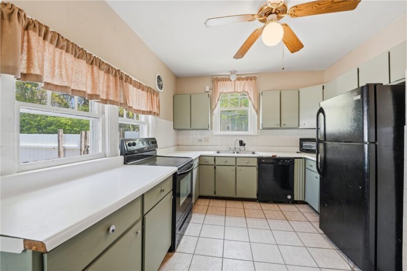 224 W Market St — photo 4