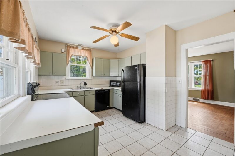 224 W Market St — photo 5