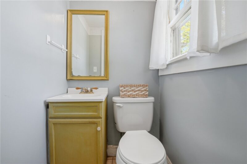 224 W Market St — photo 6