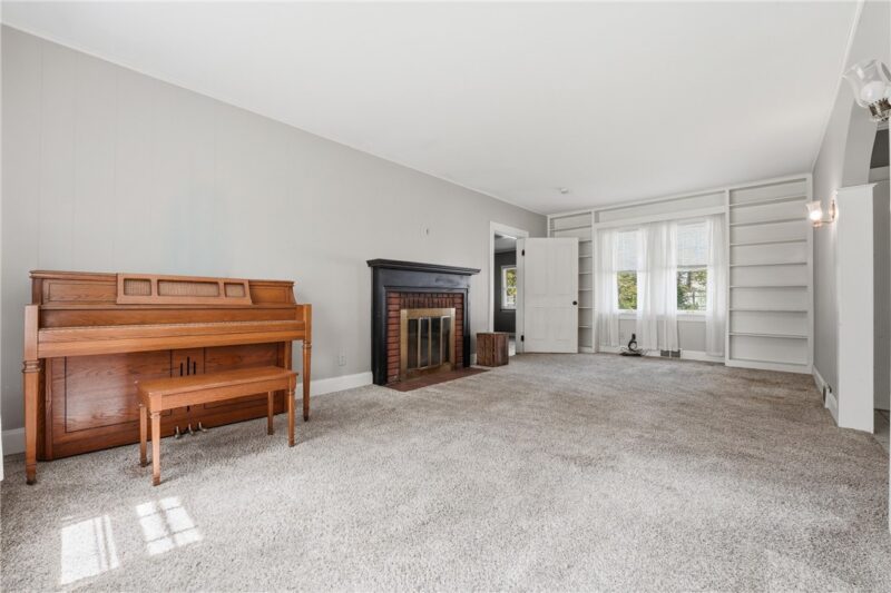 224 W Market St — photo 8
