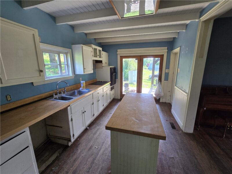 76 Rainey — photo 2