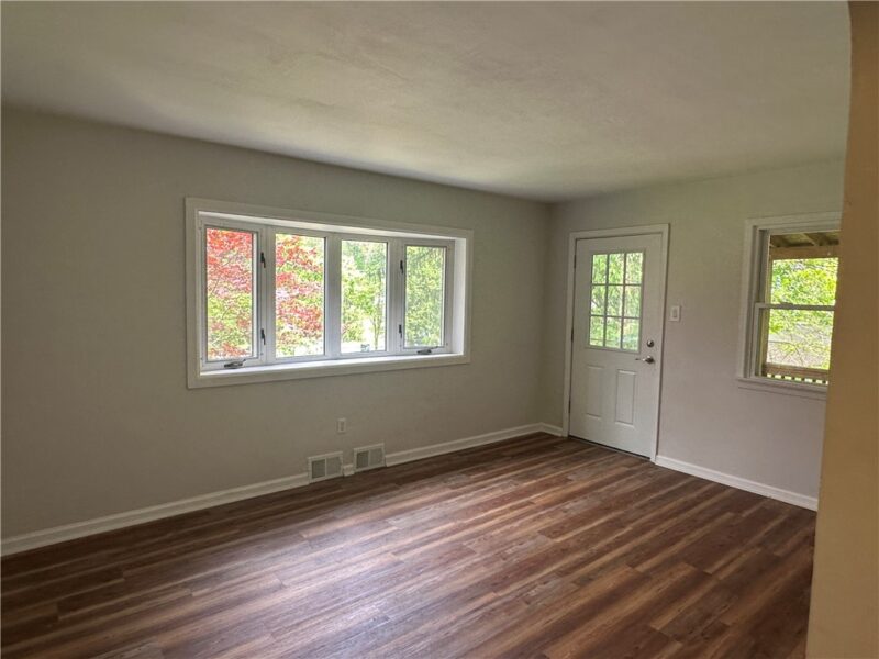 201 Clever Rd — photo 3