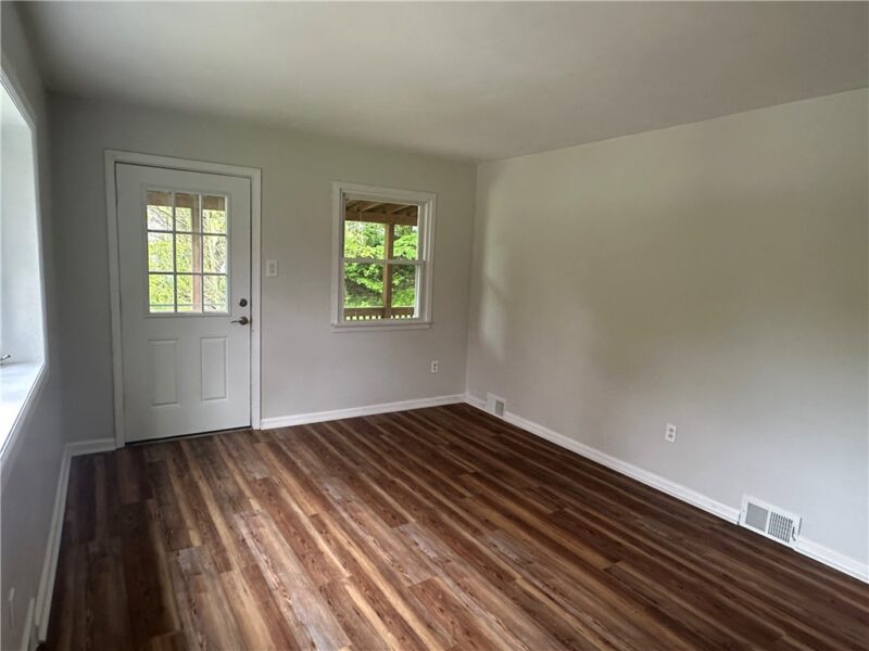 201 Clever Rd — photo 4