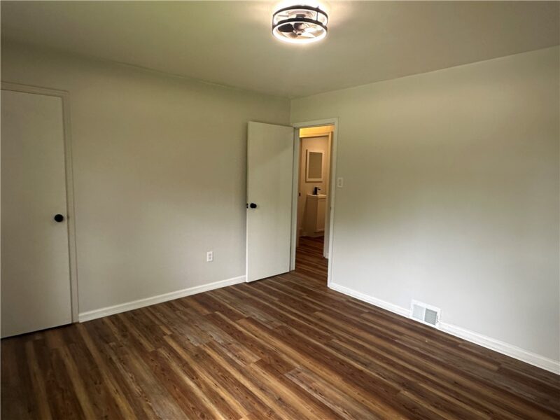 201 Clever Rd — photo 8