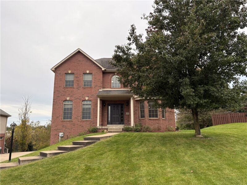 137 Robinson Dr — photo 2