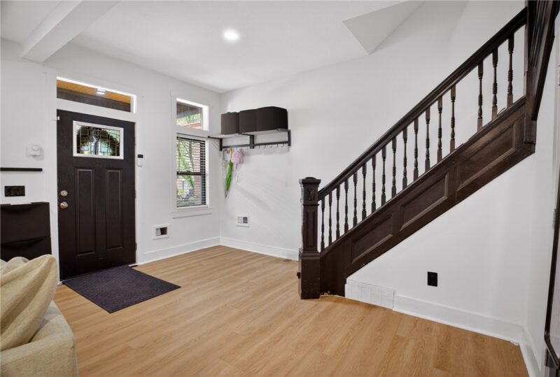 611 N Beatty St — photo 3