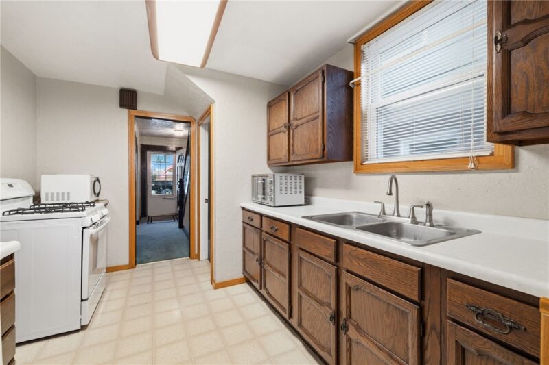 906 Fordham Ave — photo 8