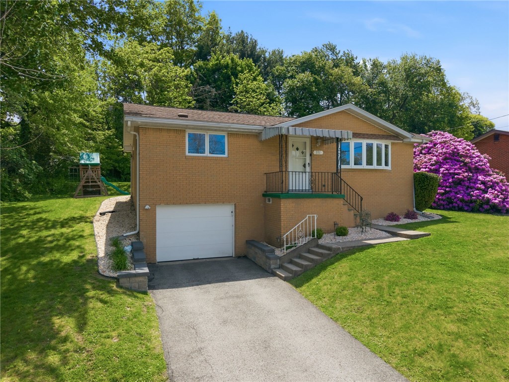 551 Hickory Dr — photo 1