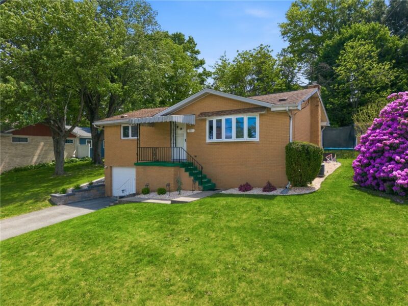 551 Hickory Dr — photo 2