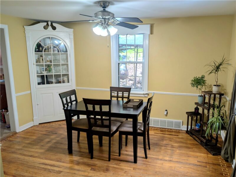 202 Park Pl — photo 2