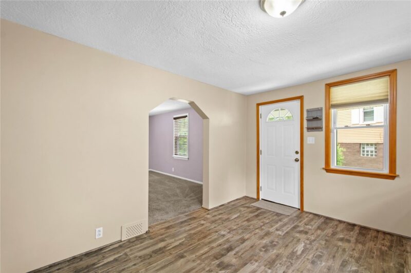 1021-1023 Joseph St — photo 5