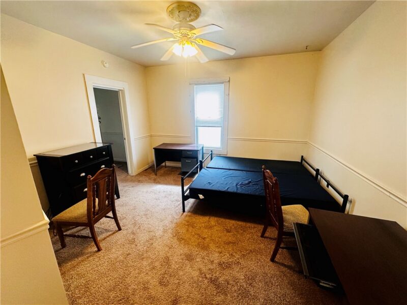 162 W Franklin St — photo 2