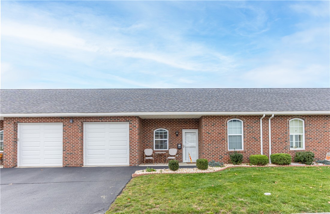 906 Valentina Ln 65 — photo 1