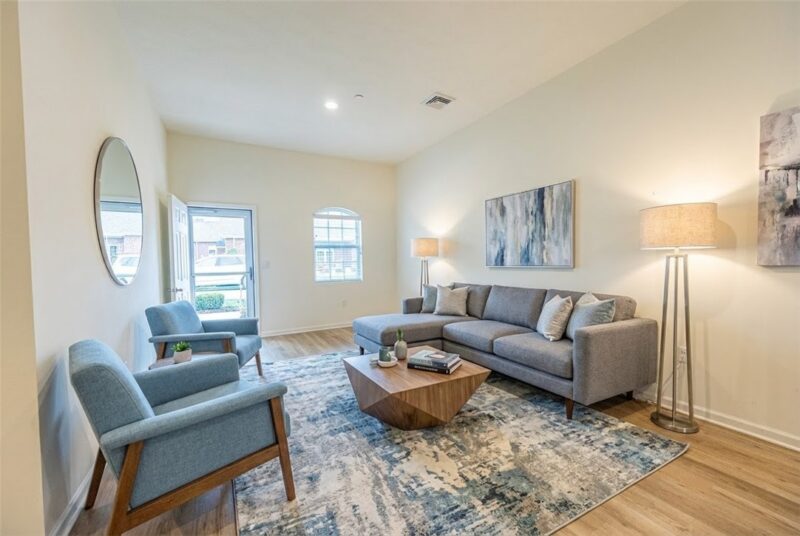 906 Valentina Ln 65 — photo 3