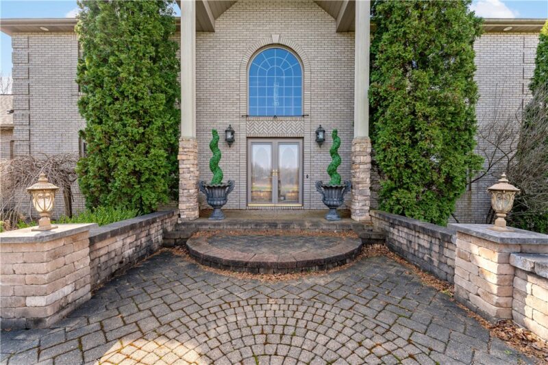 10 Briarwood Ln — photo 2