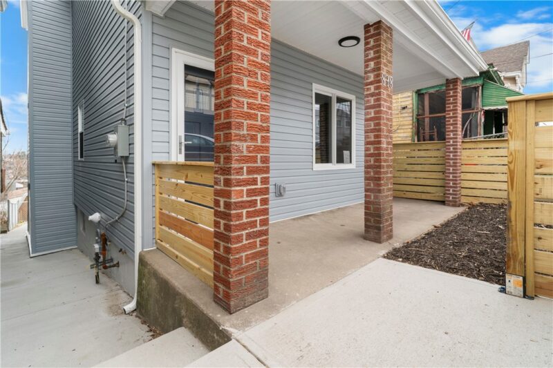 838 Eureka St — photo 2