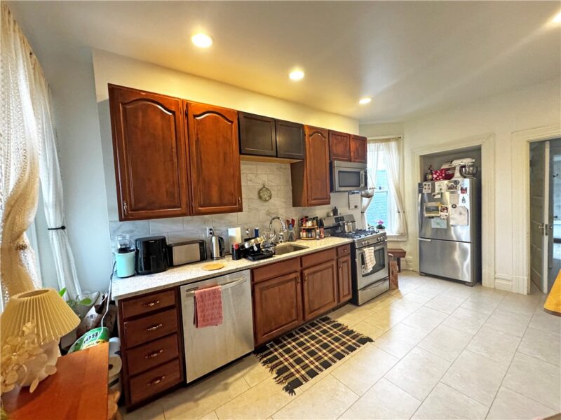 601 N Saint Clair St — photo 8