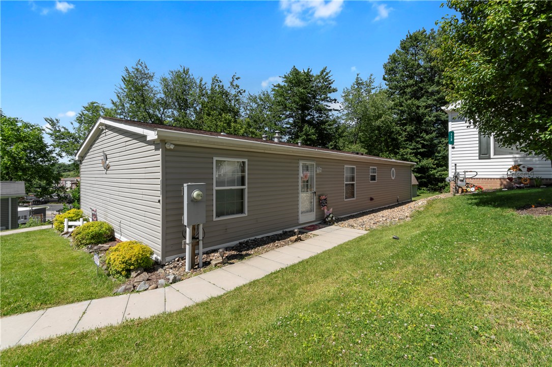 111 Pembrooke Dr — photo 1