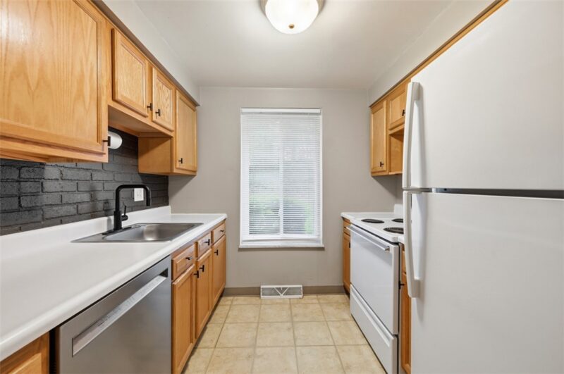 84 Fischer Ave — photo 5