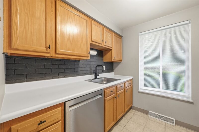 84 Fischer Ave — photo 6