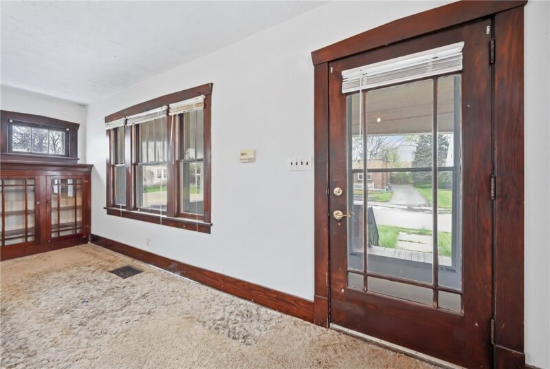 1045 Myrtle Pl — photo 4