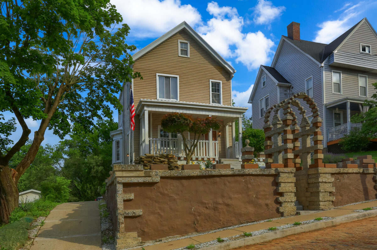 164 Sheridan AVENUE — photo 1