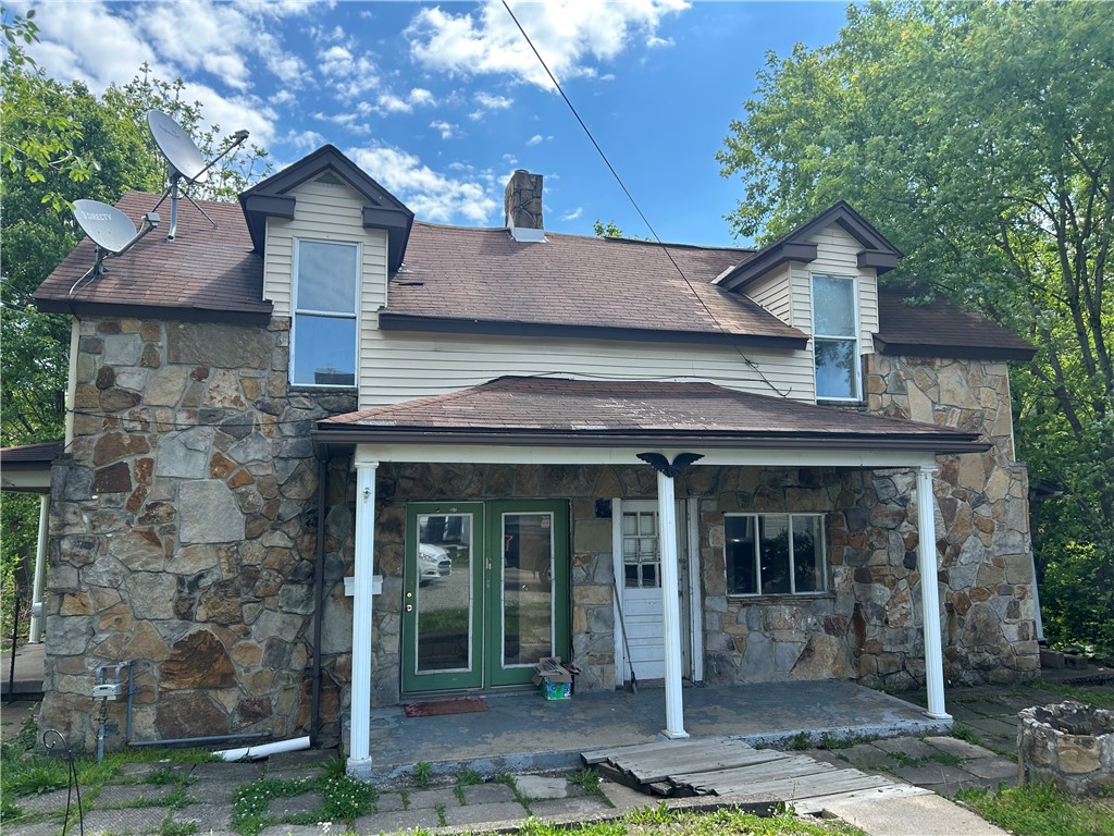 304 Trevor St — photo 1