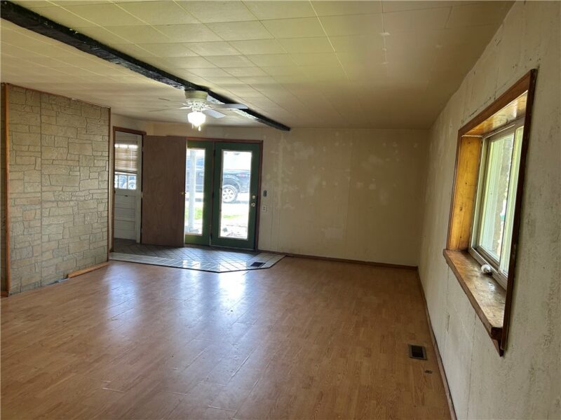 304 Trevor St — photo 2