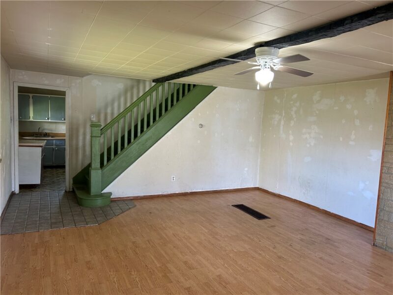 304 Trevor St — photo 3