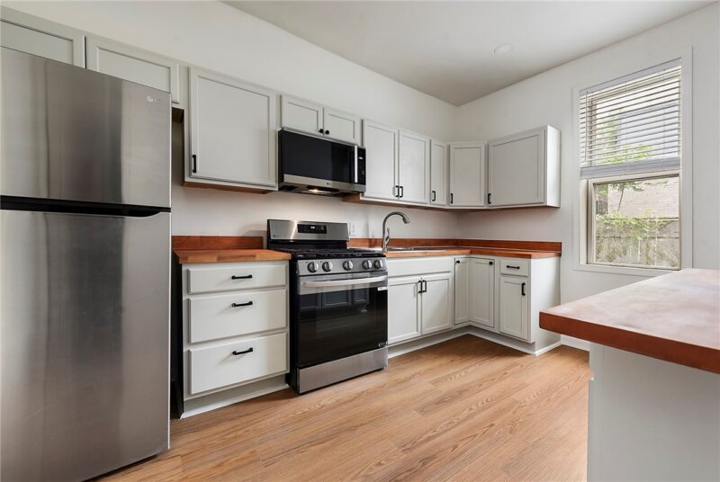 2828 Larkins Way — photo 8