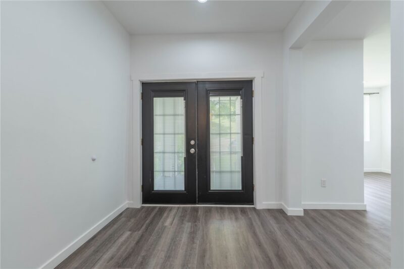 6334 Forward Ave — photo 3