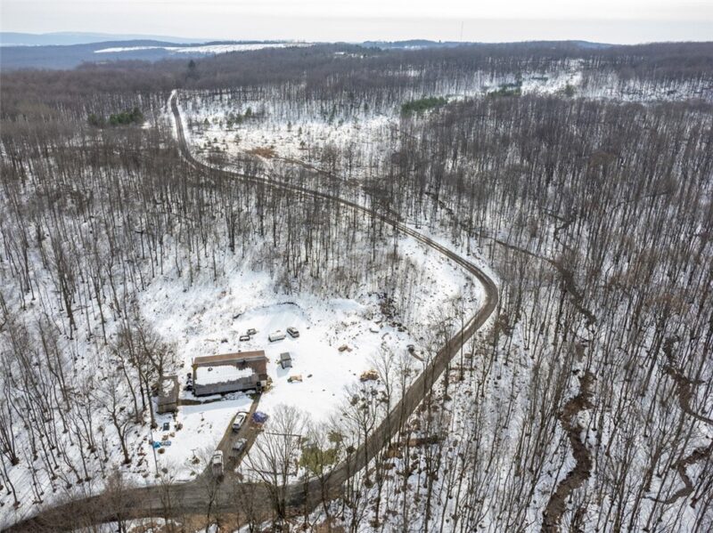 660 Clinton Rd — photo 3