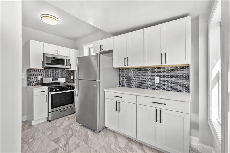 656 DOW AVENUE — photo 3