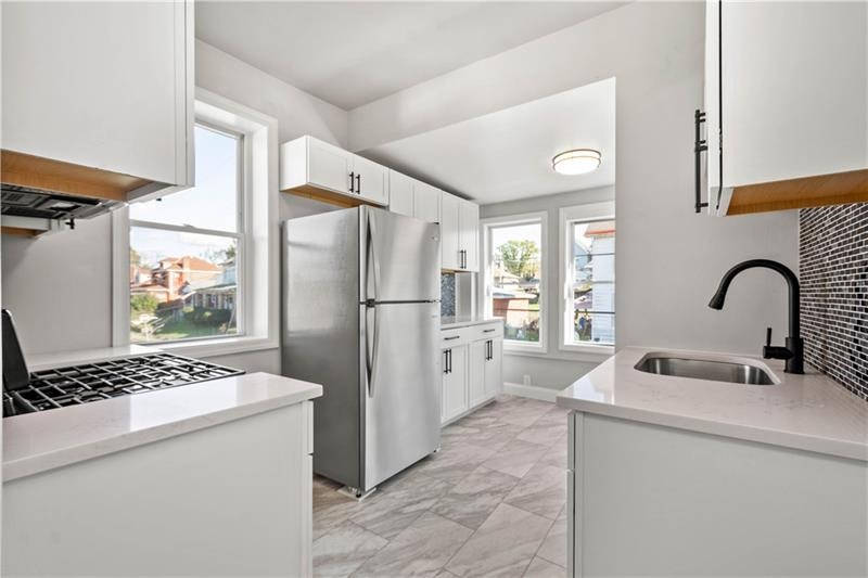 656 DOW AVENUE — photo 4