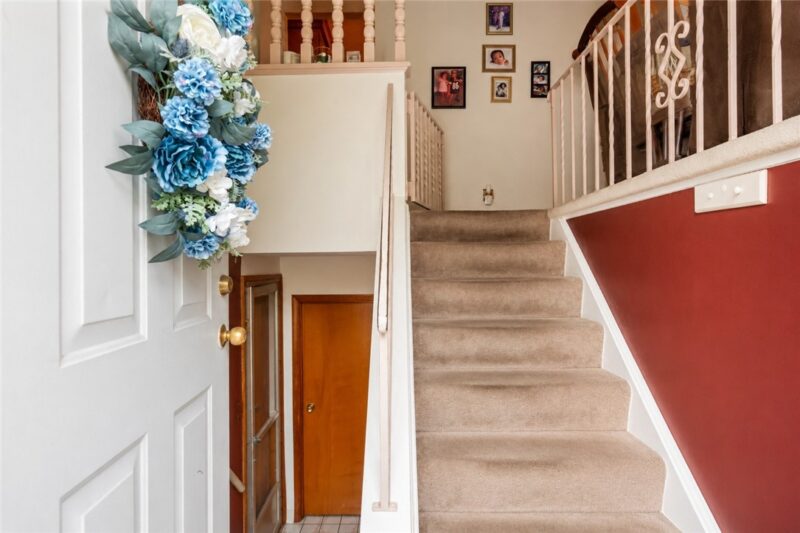 171 Crescent Garden Dr — photo 2