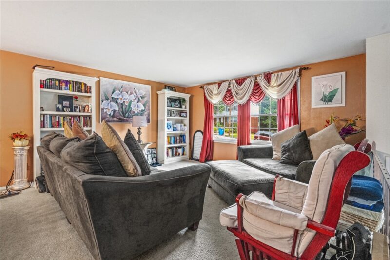 171 Crescent Garden Dr — photo 3