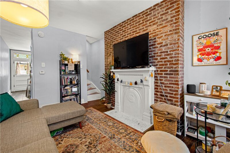 162 1/2 Locarna Way — photo 3