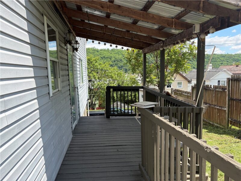 1119 Lincoln — photo 2