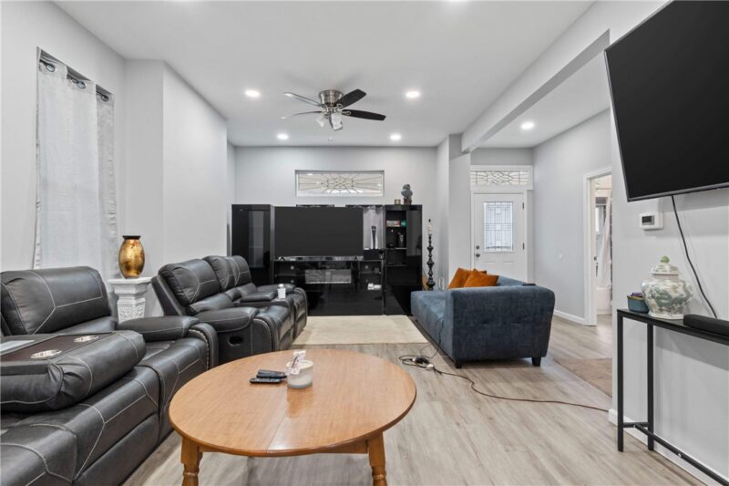 118 Stewart Ave — photo 3