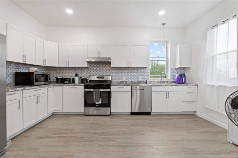 118 Stewart Ave — photo 6