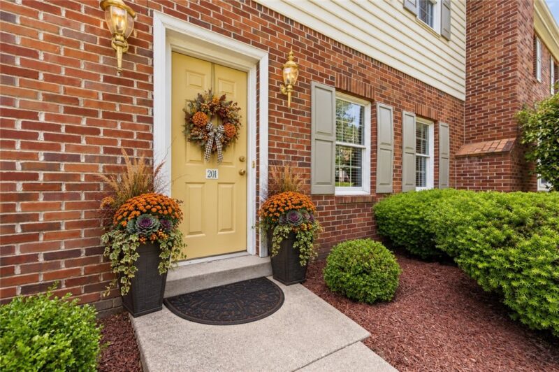 201 Boxwood Ct — photo 2
