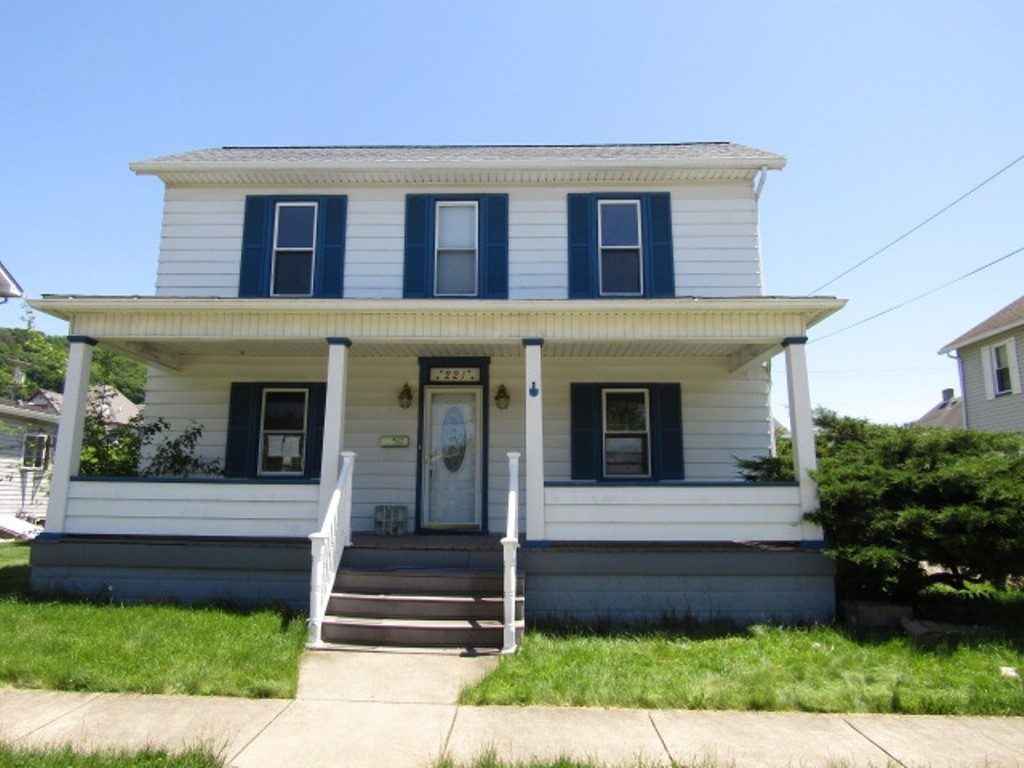221 S 4th St — photo 1