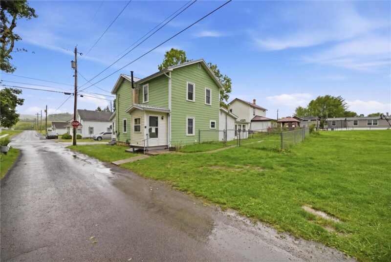 3995 Maple St — photo 3
